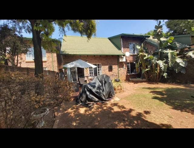 3 BEDROOM TOWNHOUSE FOR SALE IN GLEN MARAIS